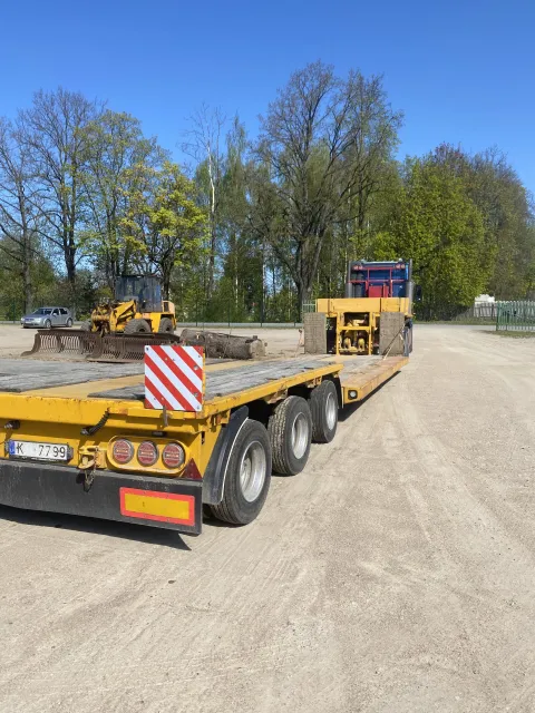 Treileris Volvo FH16 (zemā platforma) – foto 2